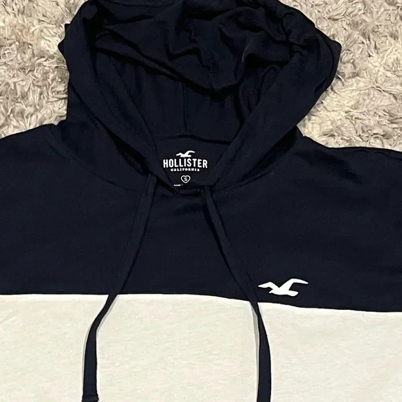 Teens - Hollister Top -MINT condition! Worn 1x Perfect for teens in school:) - Picture 4 of 10